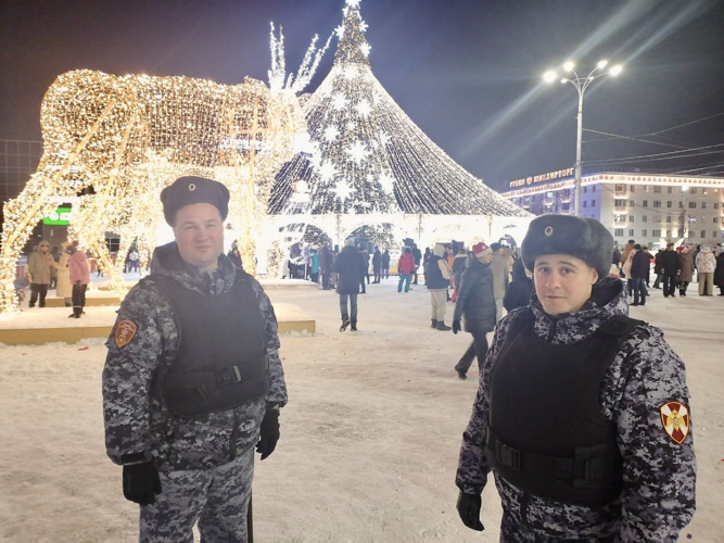 Росгвардейцы приняли участие в обеспечении безопасности в период празднования Нового года