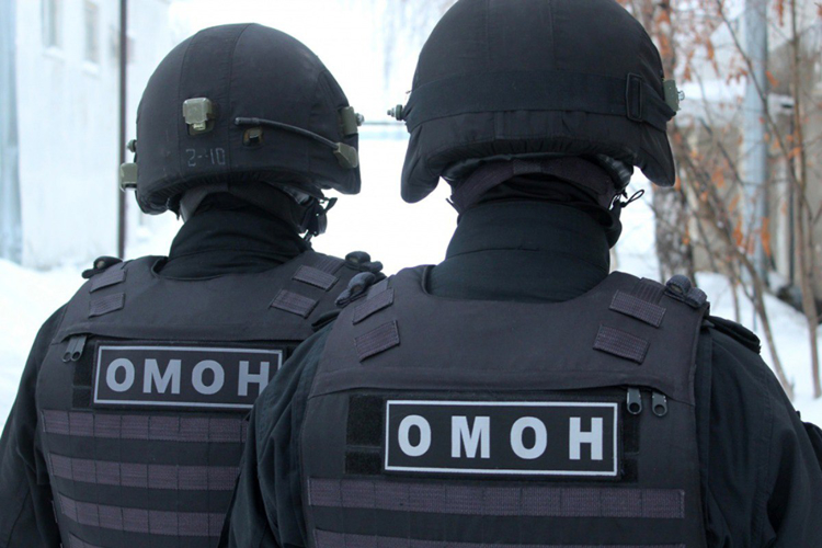 В Мурманске при силовой поддержке спецназа Росгвардии задержан мужчина, подозреваемый в разжигании межнациональной розни 