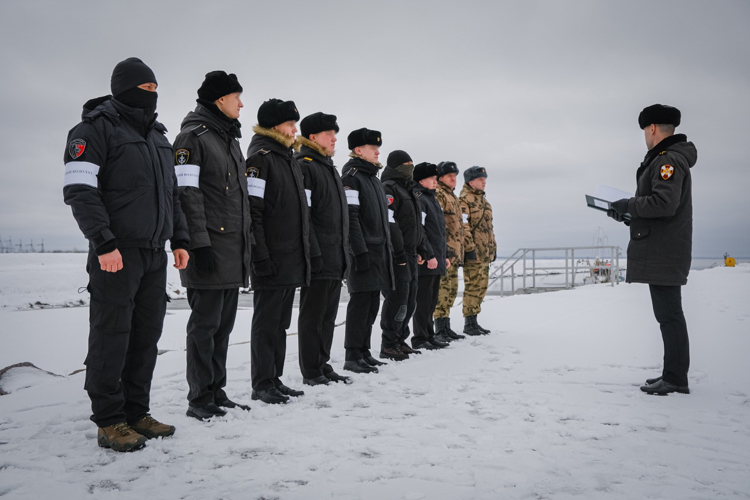 Под Петербургом водолазы СОБРа «Росомаха» Росгвардии тренировались искать взрывные устройства
