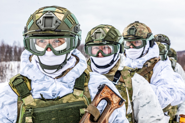 Спецназ морского отряда Северо-Западного округа Росгвардии тренировал поиск и обезвреживание диверсантов 