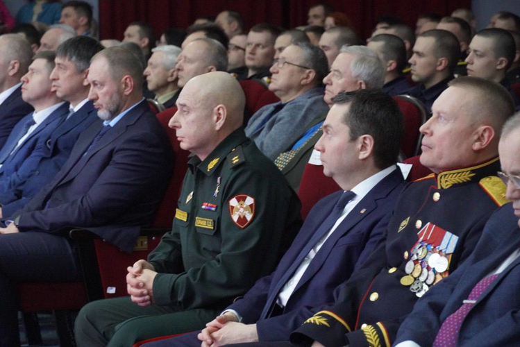Командующий Северо-Западным округом Росгвардии поздравил мурманских росгвардейцев с профессиональным праздником