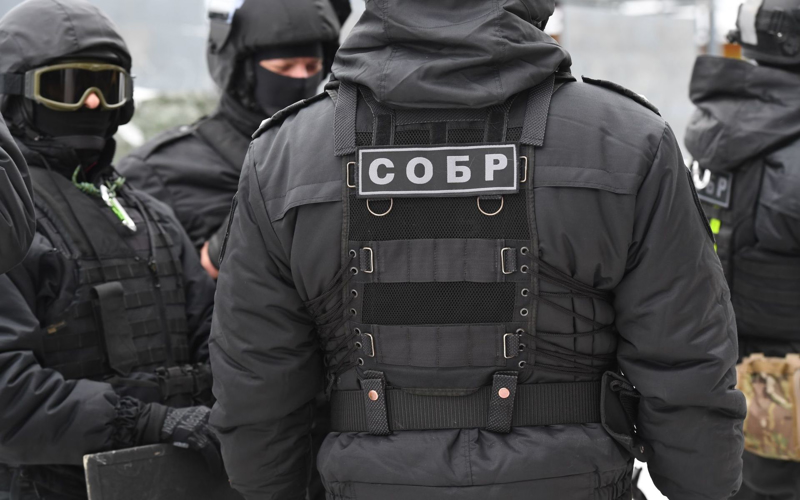 При силовой поддержке спецназа Росгвардии задержаны двое мужчин, устроивших стрельбу из окна автомобиля