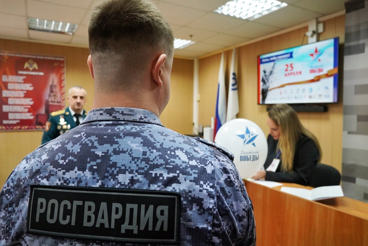 В Мурманской области росгвардейцы приняли участие в «Диктанте Победы»