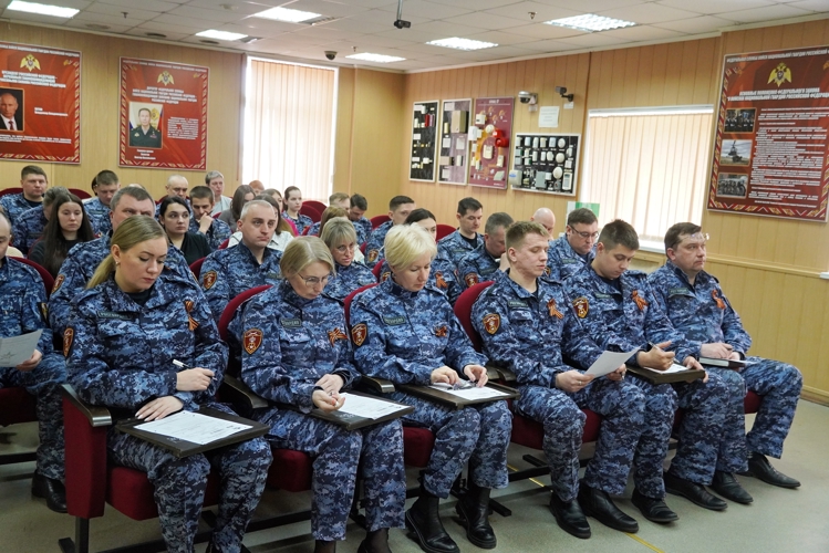 В Мурманской области росгвардейцы приняли участие в «Диктанте Победы»