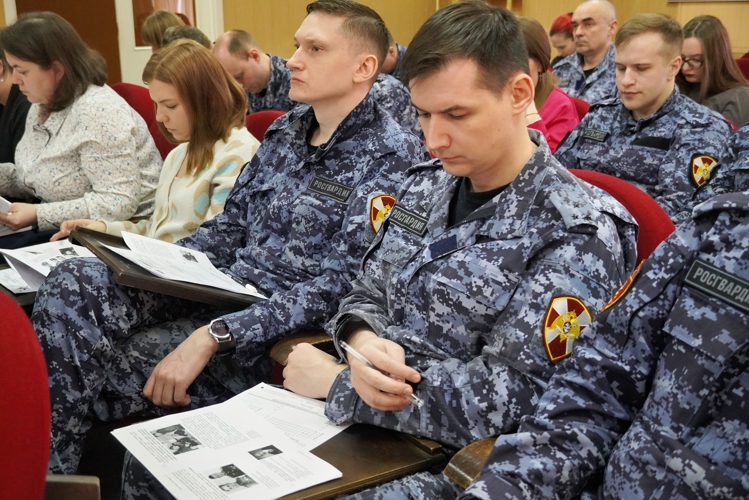 В Мурманской области росгвардейцы приняли участие в «Диктанте Победы»