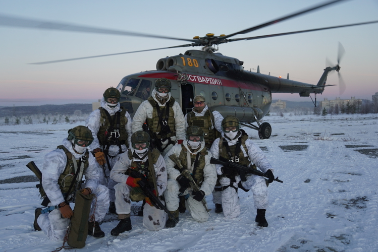 Военнослужащие подразделений Росгвардии по охране важных гособъектов и спецгрузов отметили профессиональный праздник