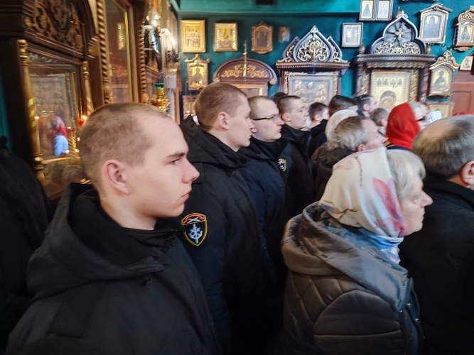 Военнослужащие по призыву морского отряда Северо-Западного округа Росгвардии приняли участие в пасхальном богослужении