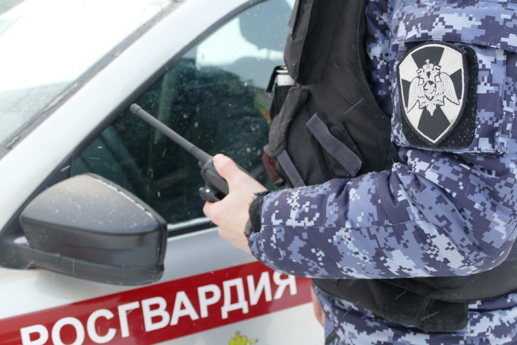 Росгвардейцы задержали женщину, устроившую дебош в диско-ресторане