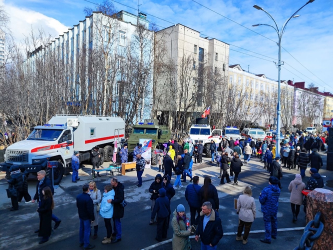В Мурманске росгвардейцы организовали выставку техники в день Великой Победы