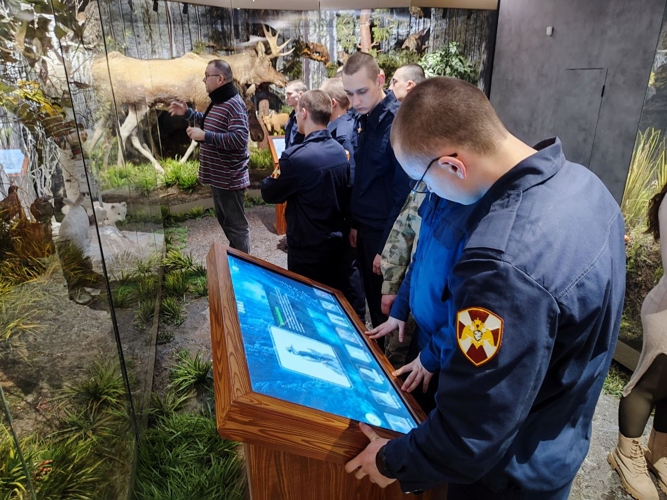 В международный день музеев военнослужащие по призыву посетили Мурманский областной краеведческий музей 