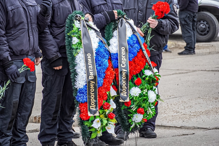 В Мурманске почтили память сотрудников СОБР «Росомаха» Росгвардии, погибших при исполнении служебного долга