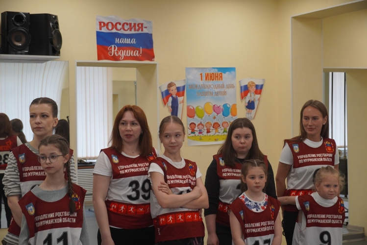В Мурманске сотрудники Росгвардии организовали спортивный семейный праздник ко Дню защиты детей