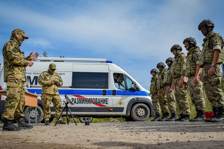 В Мурманской области сотрудники и военнослужащие Росгвардии приступили к летнему периоду подготовки