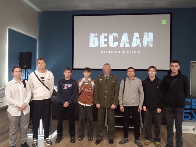 Заместитель начальника областной Росгвардии посетил Мурманский индустриальный колледж в День солидарности в борьбе с терроризмом