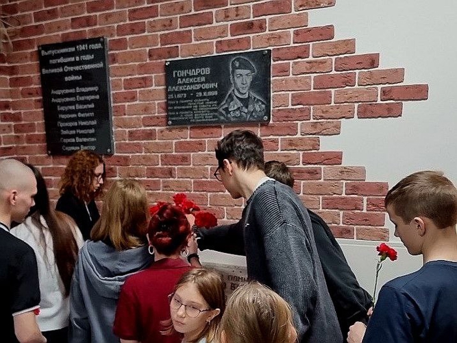 В преддверии Дня Героев Отечества в Коле прошла встреча росгвардейцев со школьниками