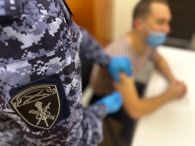 В Мурманской области росгвардейцы проходят вакцинацию против гриппа