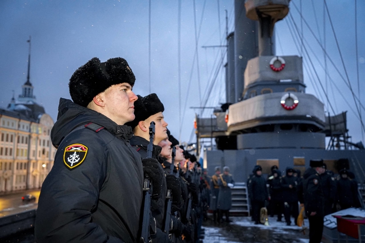 Военнослужащие Росгвардии приняли Военную присягу на крейсере «Аврора» 