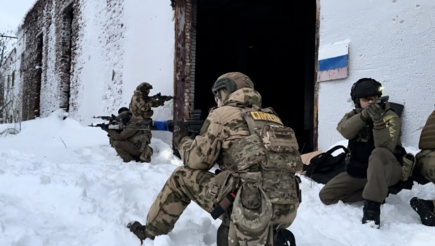 В Мурманске завершился полевой выход сотрудников ОМОН «Медведь» и СОБР «Росомаха» Росгвардии