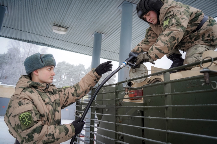 Военнослужащие службы горючего и смазочных материалов Росгвардии отмечают 31-ю годовщину формирования