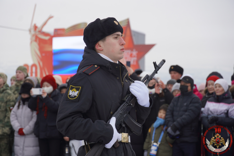 Память на века: в День защитника Отечества мурманские росгвардейцы возложили цветы к мемориалу Защитникам Заполярья