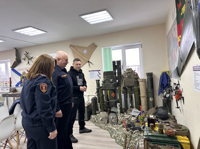Сотрудники Росгвардии Мурманской области встретились с юнармейцами в Центре «На Севере — Жить!»