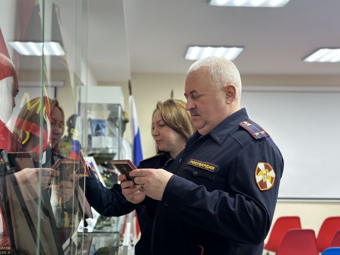 Сотрудники Росгвардии Мурманской области встретились с юнармейцами в Центре «На Севере — Жить!»