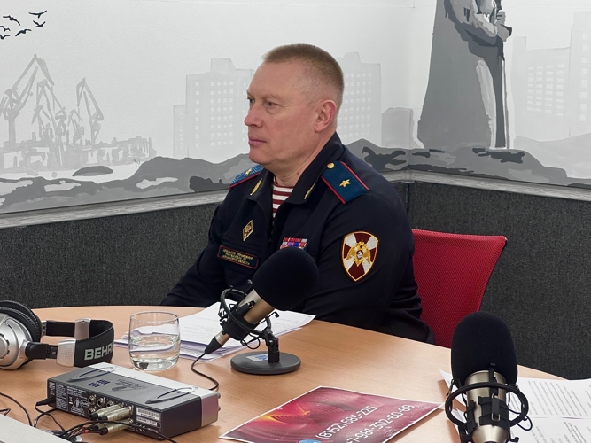 Начальник управления Росгвардии по Мурманской области принял участие в прямом эфире, в преддверии 10- летия образования ведомства