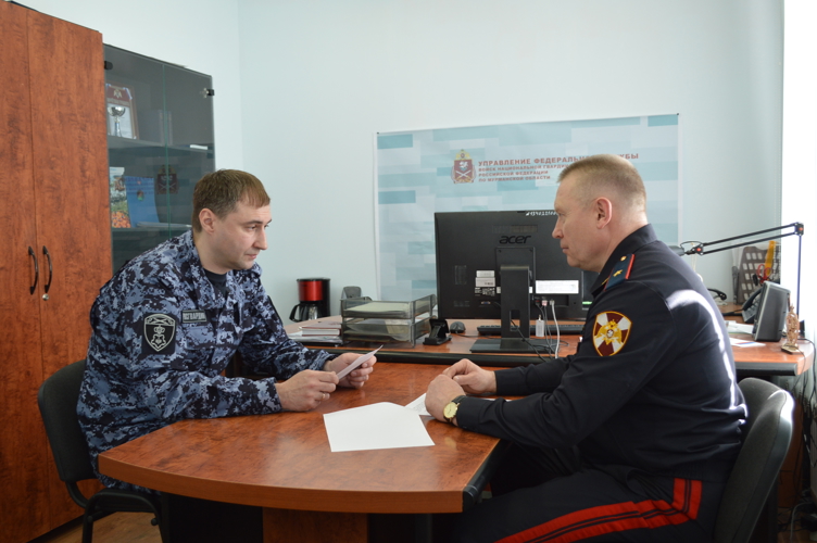 НАЧАЛЬНИК УПРАВЛЕНИЯ РОСГВАРДИИ ПО МУРМАНСКОЙ ОБЛАСТИ ПРОВЕРИЛ ОРГАНИЗАЦИЮ РАБОТЫ В ОТДЕЛЕ ВНЕВЕДОМСТВЕННОЙ ОХРАНЫ ПО ПЕЧЕНГСКОМУ РАЙОНУ