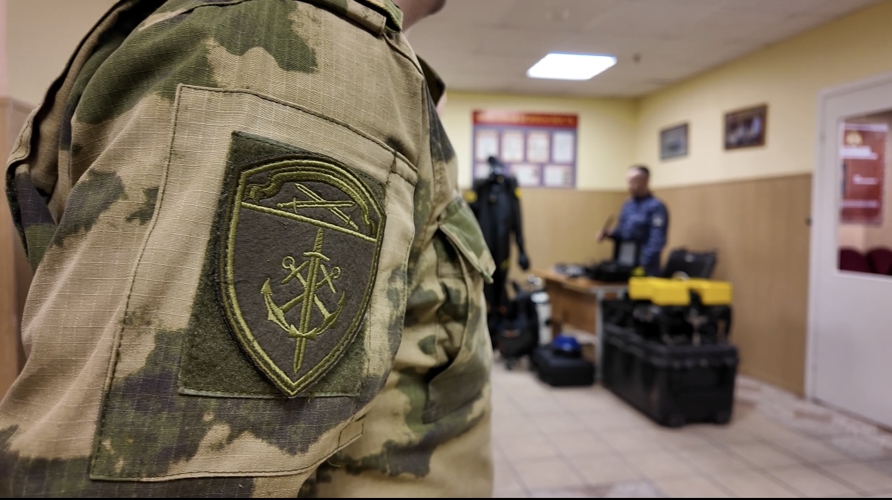 В МУРМАНСКЕ ВОЕННОСЛУЖАЩИЕ ПО ПРИЗЫВУ МОРСКОГО ОТРЯДА СЗО ВНГ РФ ПОБЫВАЛИ НА «ДНЕ ОТКРЫТЫХ ДВЕРЕЙ» В ОТДЕЛЕ ВНЕВЕДОМСТВЕННОЙ ОХРАНЫ РОСГВАРДИИ