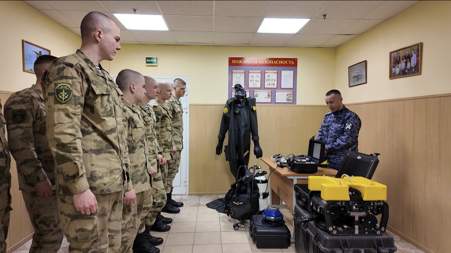 В МУРМАНСКЕ ВОЕННОСЛУЖАЩИЕ ПО ПРИЗЫВУ МОРСКОГО ОТРЯДА СЗО ВНГ РФ ПОБЫВАЛИ НА «ДНЕ ОТКРЫТЫХ ДВЕРЕЙ» В ОТДЕЛЕ ВНЕВЕДОМСТВЕННОЙ ОХРАНЫ РОСГВАРДИИ