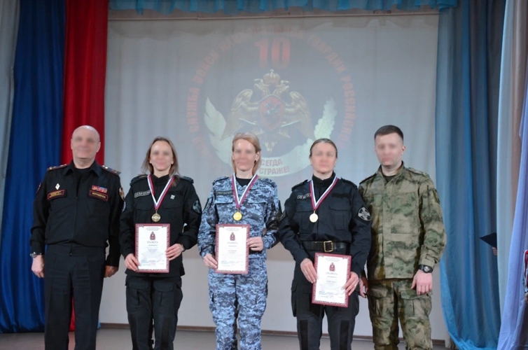 В Великом Новгороде завершился чемпионат Северо-Западного округа Росгвардии по стрельбе из боевого оружия, приуроченный к 10-летию ведомства и 215-й годовщине войск правопорядка