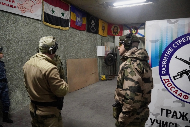 В Мурманске команда Росгвардии завоевала серебро на турнире «Динамо» по практической стрельбе 