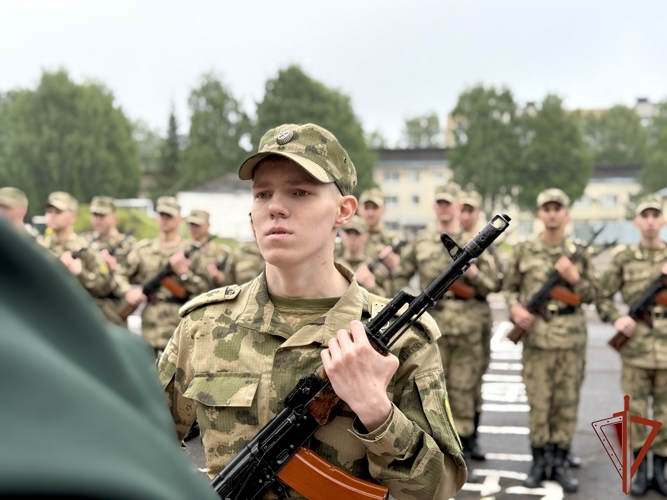 Мурманчане, призванные на службу в Росгвардию, приняли торжественную присягу