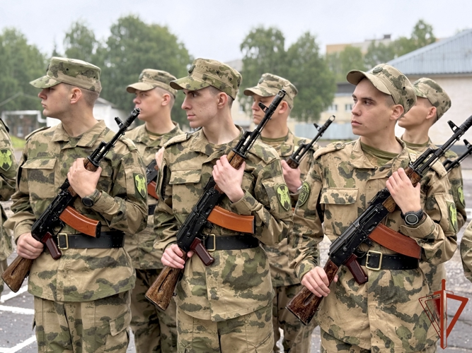 Мурманчане, призванные на службу в Росгвардию, приняли торжественную присягу
