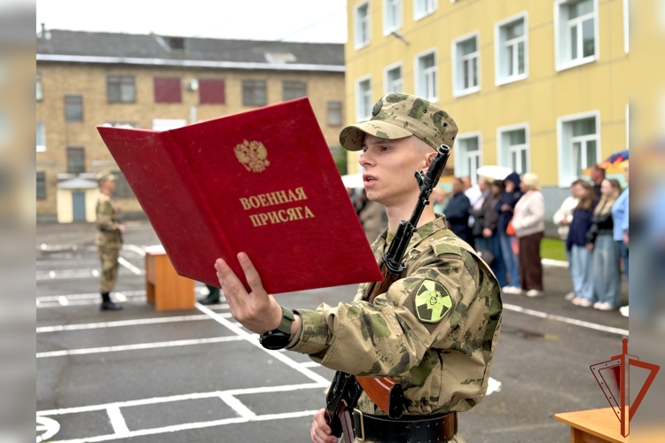 Мурманчане, призванные на службу в Росгвардию, приняли торжественную присягу
