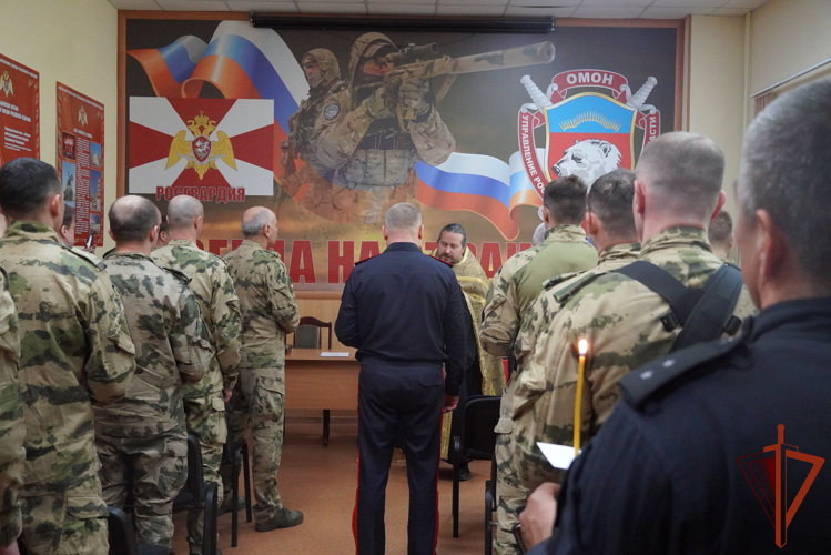 В канун Дня ветеранов боевых действий мурманский ОМОН «Медведь» Росгвардии получил благословение на ратную службу