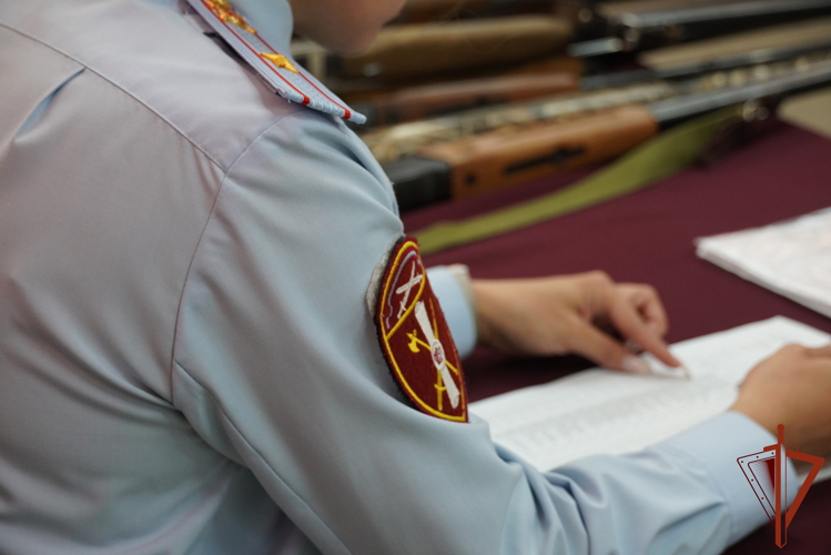 В Мурманске Росгвардия организовала безвозмездную передачу гражданами оружия для нужд специальной военной операции