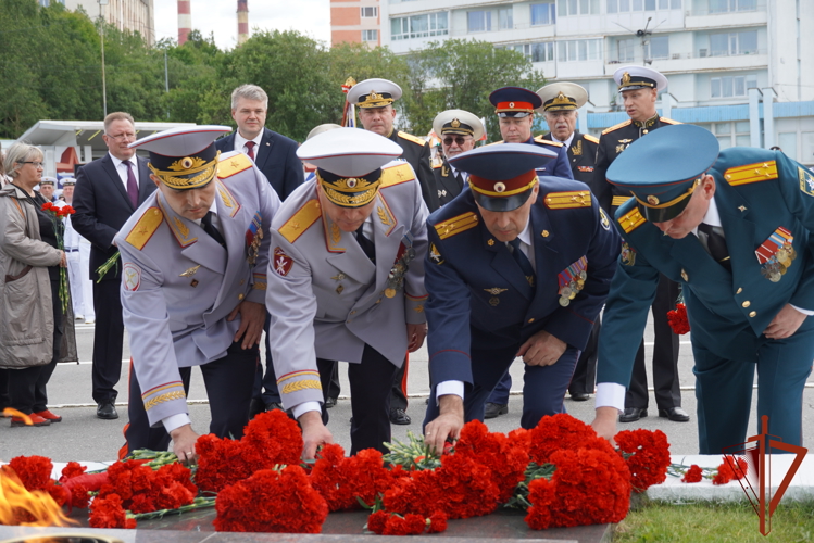В Североморске начальник Управления Росгвардии по Мурманской области принял участие в торжественном мероприятии, посвящённому 330-летию образования Военно-Морского Флота