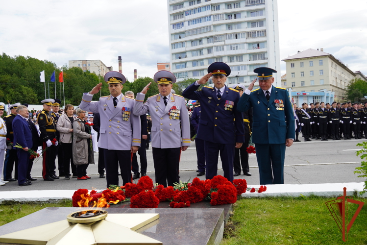 В Североморске начальник Управления Росгвардии по Мурманской области принял участие в торжественном мероприятии, посвящённому 330-летию образования Военно-Морского Флота