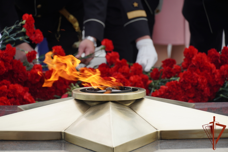 В Североморске начальник Управления Росгвардии по Мурманской области принял участие в торжественном мероприятии, посвящённому 330-летию образования Военно-Морского Флота