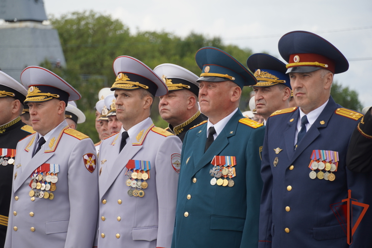 В Североморске начальник Управления Росгвардии по Мурманской области принял участие в торжественном мероприятии, посвящённому 330-летию образования Военно-Морского Флота