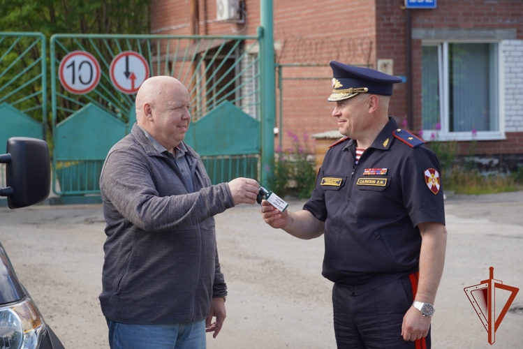 Первый Мурманский терминал» передал Управлению Росгвардии по Мурманской области новый автомобиль для несения службы
