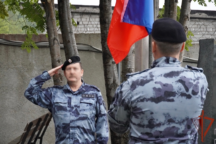 В День Государственного флага в подразделении ОМОН «Медведь» состоялось торжественное открытие мемориала сотрудникам, погибшим при исполнении служебных обязанностей
