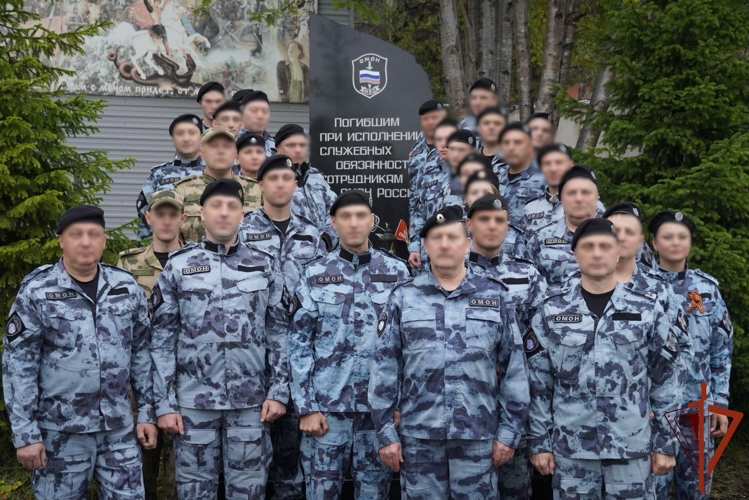 В День Государственного флага в подразделении ОМОН «Медведь» состоялось торжественное открытие мемориала сотрудникам, погибшим при исполнении служебных обязанностей