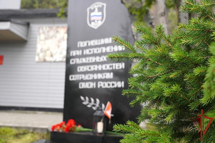 В День Государственного флага в подразделении ОМОН «Медведь» состоялось торжественное открытие мемориала сотрудникам, погибшим при исполнении служебных обязанностей