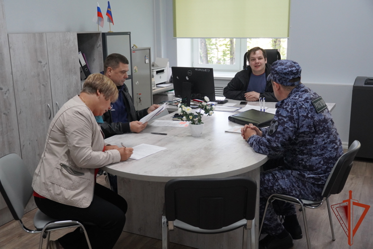 Сотрудники вневедомственной охраны росгвардии завершают проверку школ на антитеррористическую защищенность