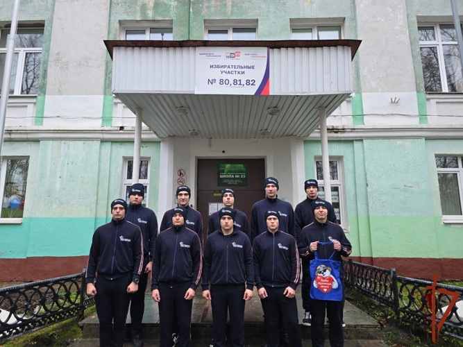 Военнослужащие по призыву Морского отряда Северо-Западного округа Росгвардии в полном составе приняли участие в Едином дне голосования