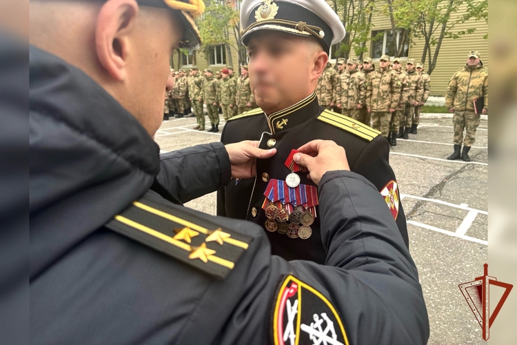 Командир морского отряда Северо-Западного округа Росгвардии вручил государственные награды военнослужащим, отличившимся в ходе проведения специальной военной операции