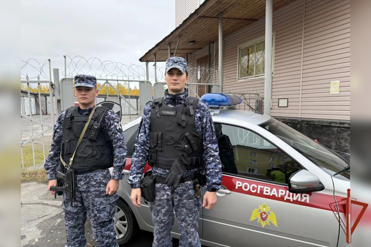 Экипаж Росгвардии в Мончегорске вынес из пожара потерявшего сознание мужчину и спас четырех человек