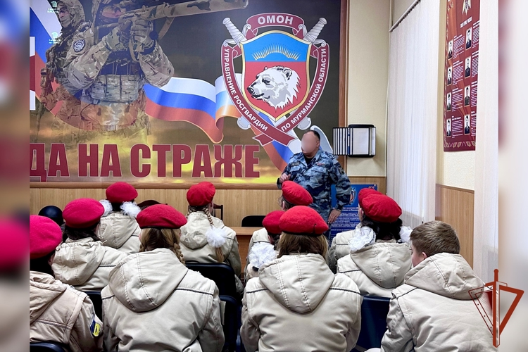 Мурманские юнармейцы побывали в гостях у ОМОН «Медведь» Росгвардии